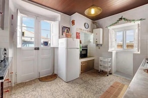 Microwave, oven, cookware/dishes/utensils