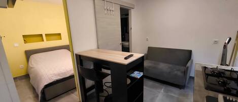 1 bedroom, WiFi, bed sheets