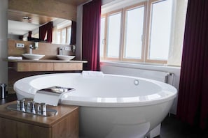 Suite | Salle de bain | Serviettes fournies, papier toilette