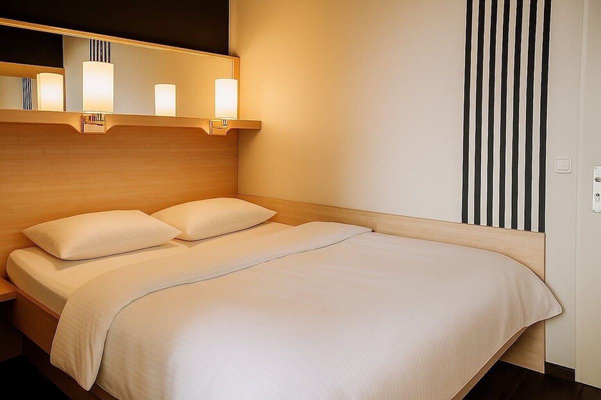 Zimmer, 1 Queen-Bett, eigenes Bad | Schreibtisch, kostenloses WLAN