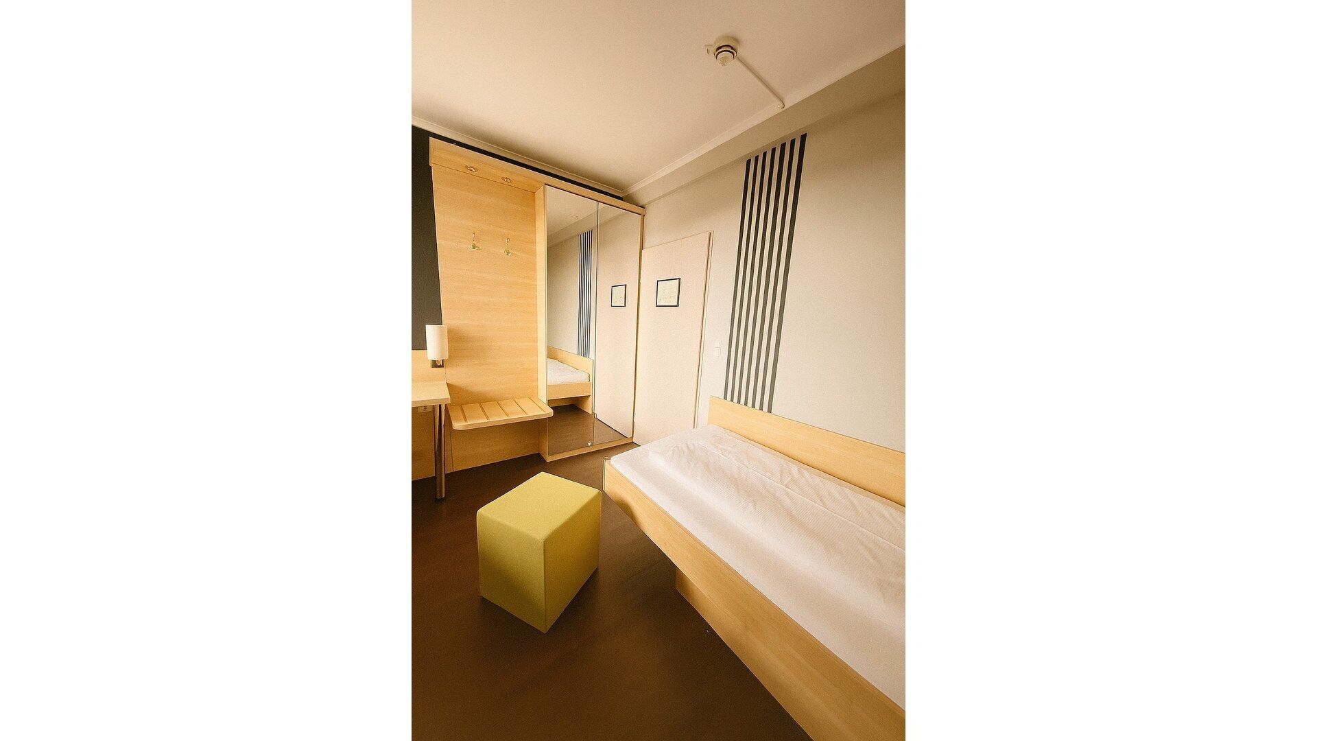 Single Room, Private Bathroom | Desk, free WiFi, bed sheets