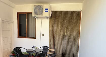 Charming 2-bedroom house with WiFi and AC in Durrës