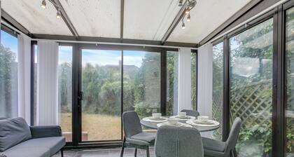 Luxury 5 Bedroom Home in Newcastle