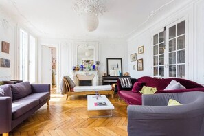 Tv, videospil, bøger, videobibliotek