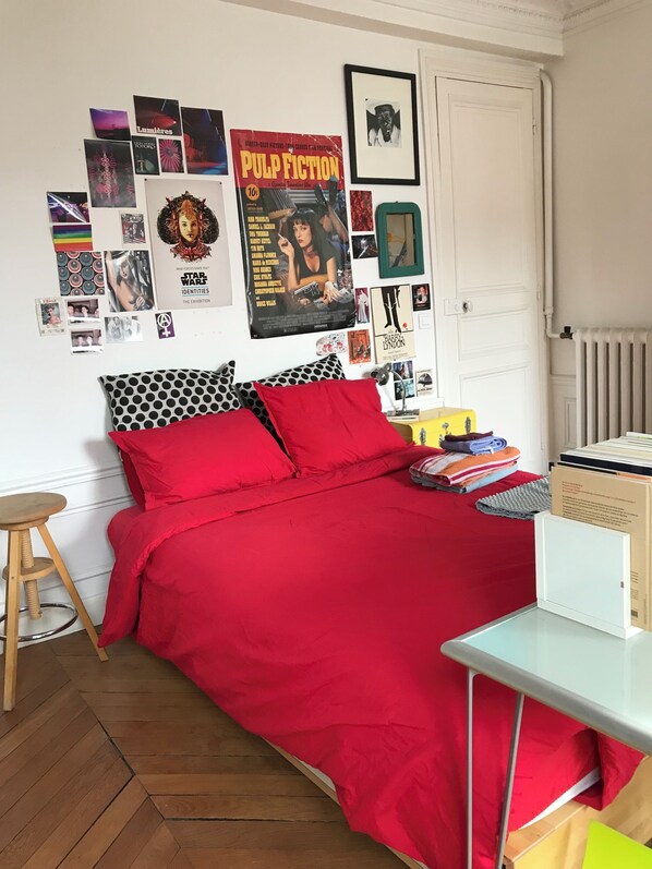 Bureau, fer et planche à repasser, Wi-Fi gratuit, draps fournis