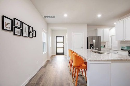 NEW 4BR Retreat with Game Room + 75” TV  Near The Woodlands Trails & Shops