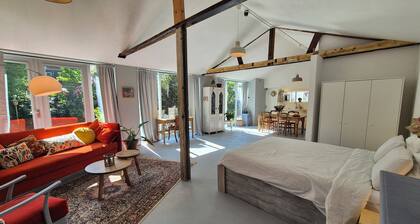 Barn converted into cosy studio with garden and free parking in Eindhoven