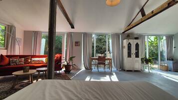 1 sovrum, skrivbord, strykjärn/strykbräda och gratis wi-fi