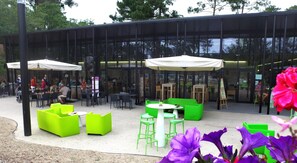 Rumah | Tempat makan outdoor