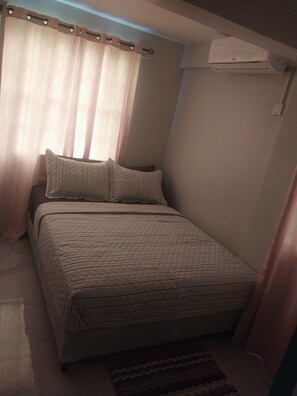 2 makuuhuonetta, silitysrauta/-lauta, ilmainen Wi-Fi, vuodevaatteet