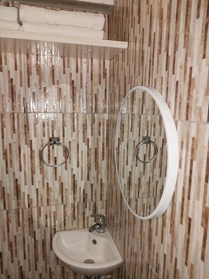 Dusche, Handtücher, Seife, Toilettenpapier