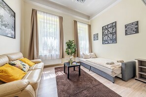 2 bedrooms, desk, iron/ironing board, travel cot - Krisztina Residence Chain Bridge near Buda Castle-family friendly, for 6 person (Budapest)