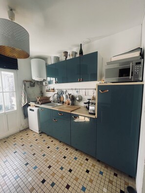 Micro-ondes, plaque de cuisson, lave-vaisselle