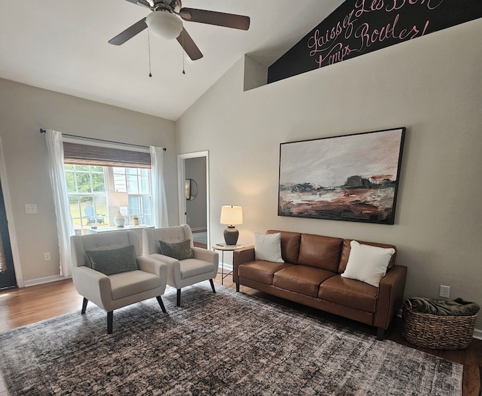 A Cozy And Charming Home Located Near Gorgeous Beaches And A Bustling Downtown. - Hampstead, NC