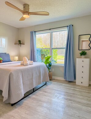 3 bedrooms, iron/ironing board, WiFi, bed sheets - Ample Parking Near Ft Stewart, Richmond Hill, I-95 (Midway)