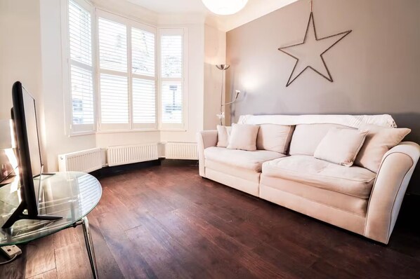 TV - Your London Base with Garden - Pass the Keys (London)