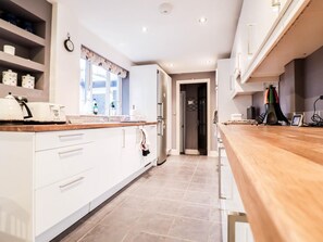 Réfrigérateur, micro-ondes, four, lave-vaisselle