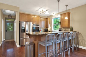 Køleskab, mikrobølgeovn, ovn, kogeplade