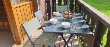 Outdoor dining