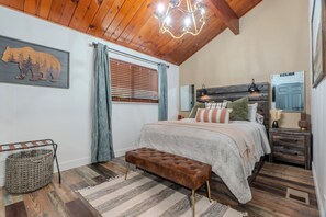 2 habitaciones, escritorio, tabla de planchar con plancha y wifi gratis 