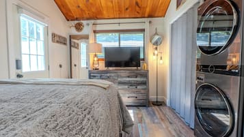 2 habitaciones, escritorio, tabla de planchar con plancha y wifi gratis