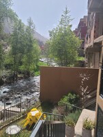 Apartamento familiar, balcón, vistas al río | Terraza o patio