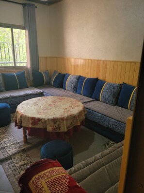 Apartemen Keluarga, balkon, pemandangan sungai | Area keluarga