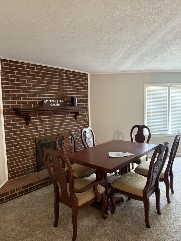 Dining - Spacious 4-bedroom house in fantastic Rome with WiFi, AC, washer dryer, (Rome)