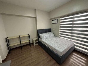 3 bedrooms, iron/ironing board, WiFi, bed sheets - Cozy  place to stay with family and friends (Quezon City)
