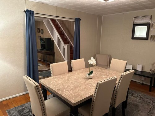 Charming 2-bedroom townhome in Coaldale close to St Lukes Hospital.