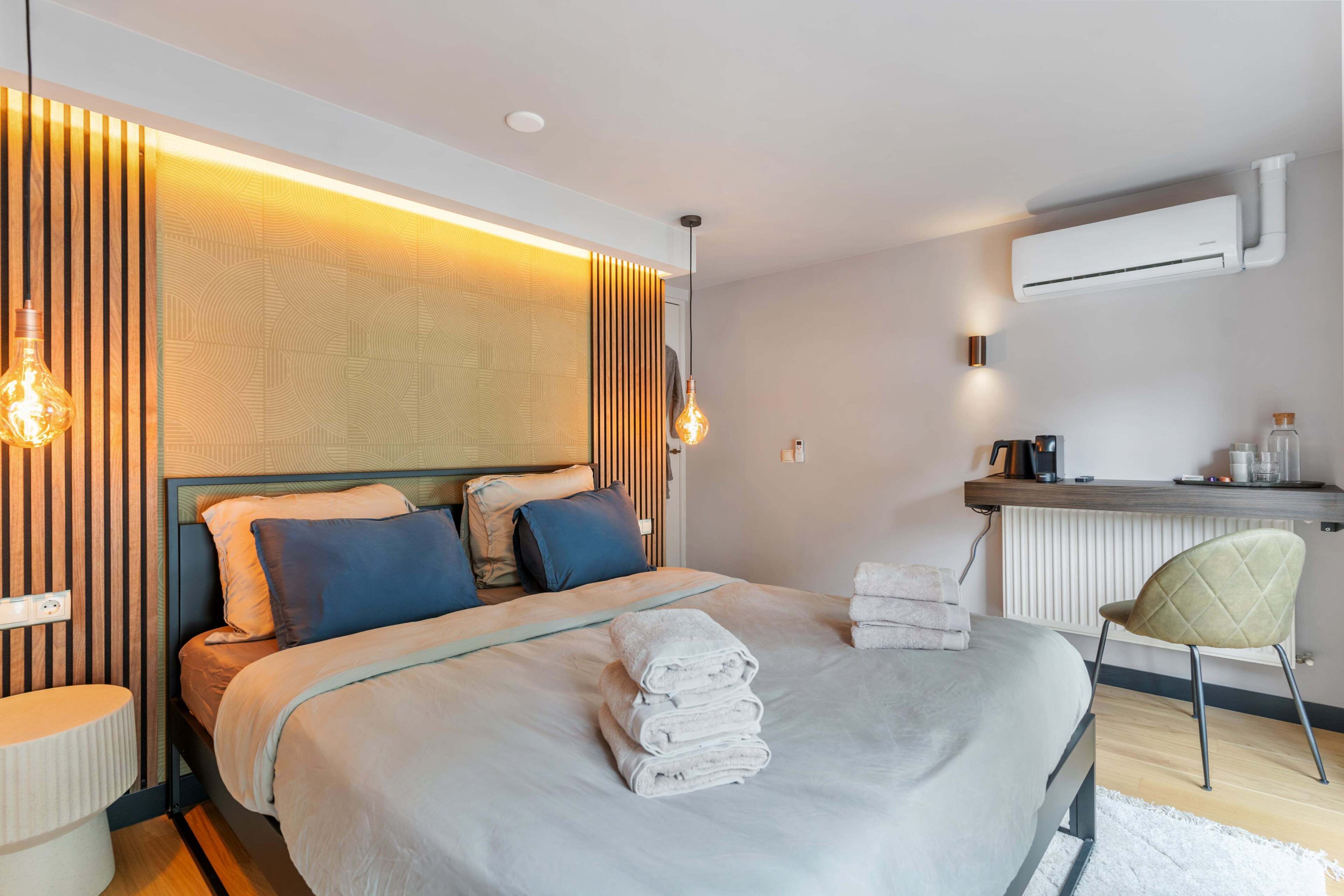 4 bedrooms, in-room safe, iron/ironing board, free WiFi