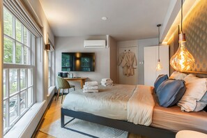4 bedrooms, in-room safe, iron/ironing board, free WiFi