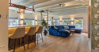 Luxury boutique stay with sauna & jacuzzi on the harbor of Medemblik!