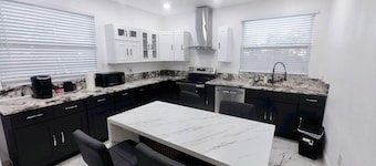 3-bedroom 2-bath house in beautiful St. Petersburg nr Parks