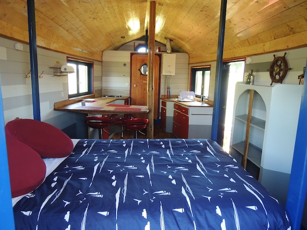 1 bedroom, free WiFi, bed sheets