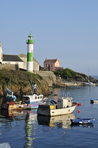 Bateau gite parmi les arbres sud Finistère