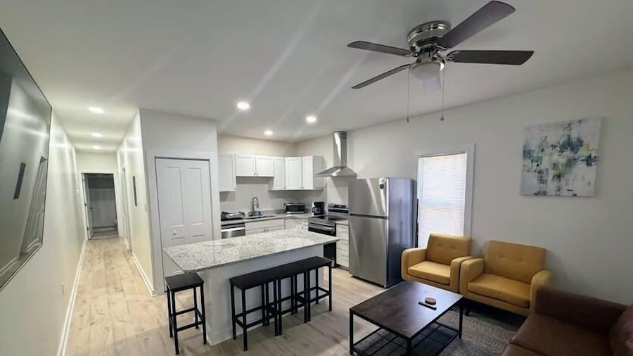 Newly Renovated 2 Bedroom - A Seasoned Superhost