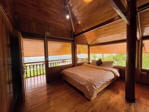 Comfort-Doppelzimmer, Gartenblick | Betten mit Memory-Foam-Matratzen, Schreibtisch