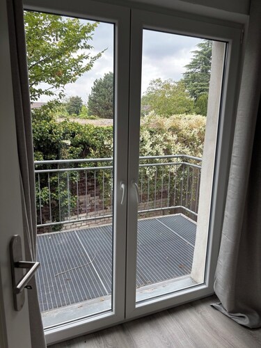 zentrumsnahes Stadthaus mit Balkon und kleinem Innenhof, WLAN