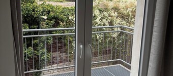 Townhouse close to the center with balcony and small inner courtyard, WLAN
