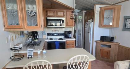 Cozy Park Model home in charming RV Park located in North Myrtle Beach