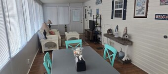 Cozy Park Model home in charming RV Park located in North Myrtle Beach