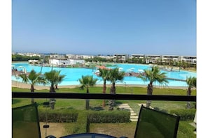 حمام سباحة