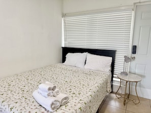 1 chambre, fer et planche à repasser, Wi-Fi, draps fournis