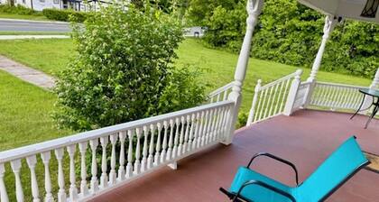 Spacious getaway with private river access minutes from ski area