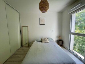 2 bedrooms, iron/ironing board, WiFi, bed sheets - Apparently T3 + balcony Close to bus line and bike rental (Bayonne)