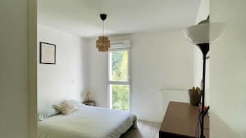 2 bedrooms, iron/ironing board, WiFi, bed sheets