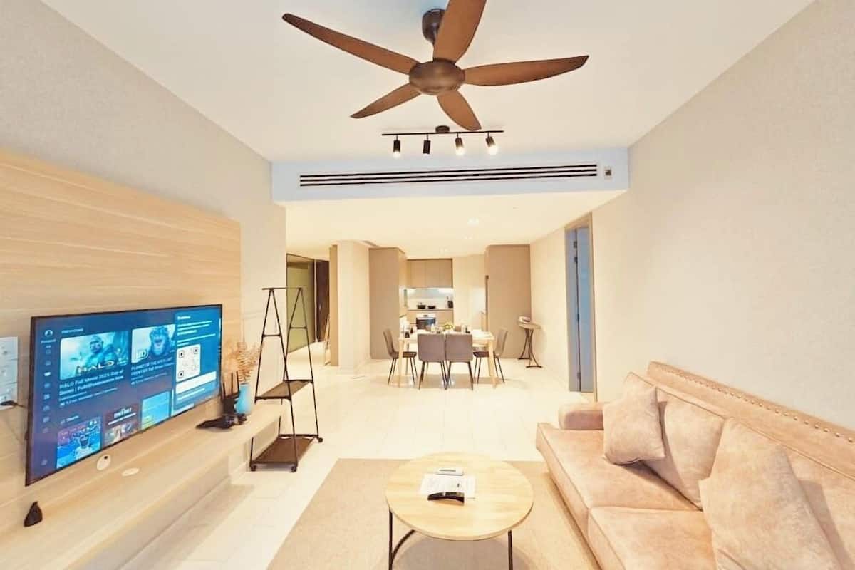 Family Apartment, Balcony, City View | Living area