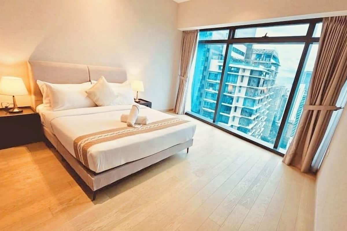 In-room safe, soundproofing, iron/ironing board, free WiFi
