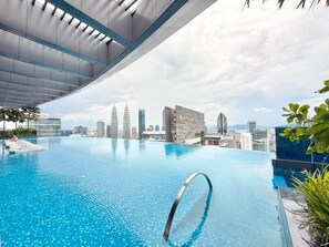 Outdoor pool - Dorsett Residence by crystal (Kuala Lumpur)